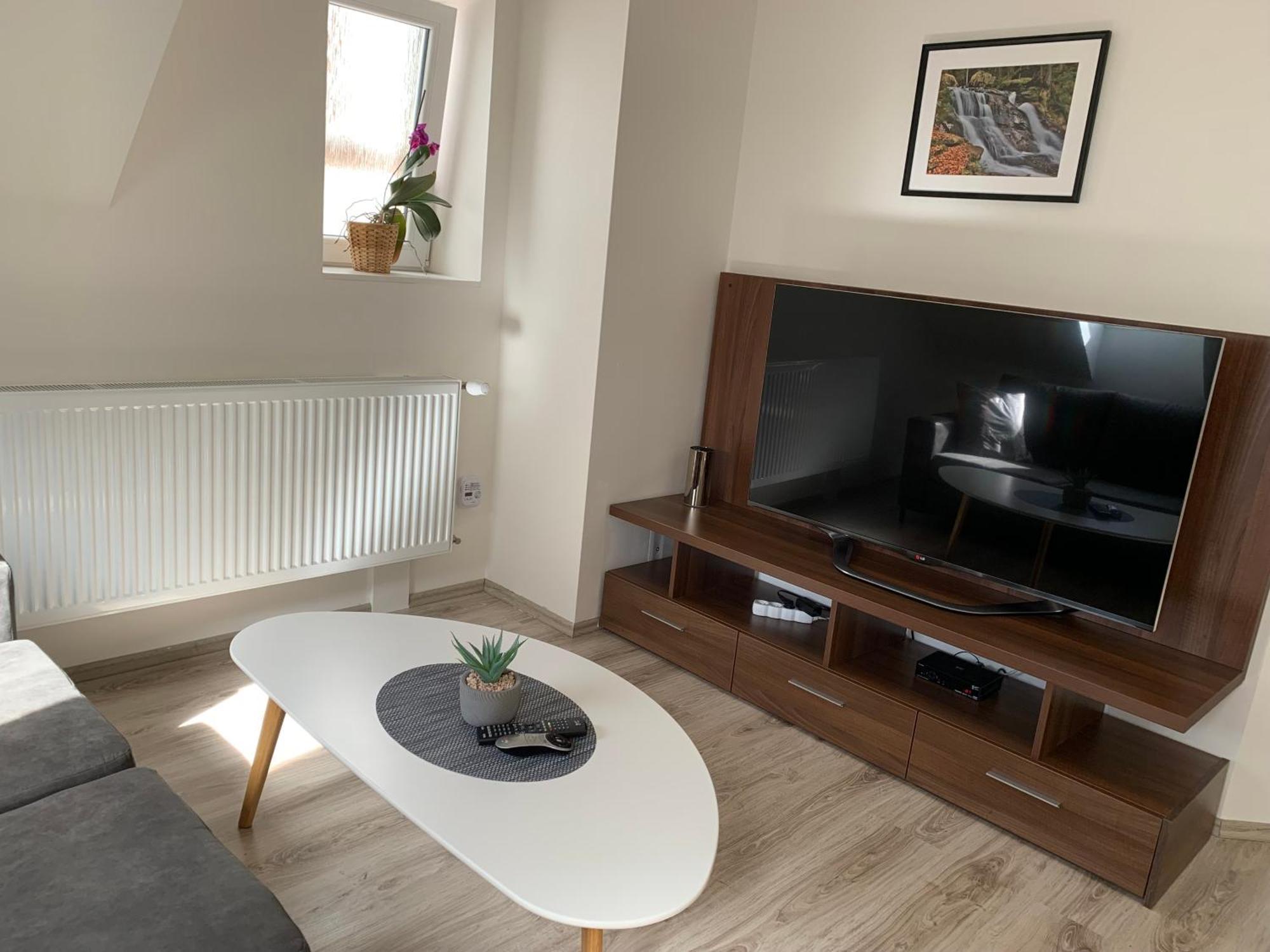 Apartmanovy Byt 2 Tremosna Екстериор снимка